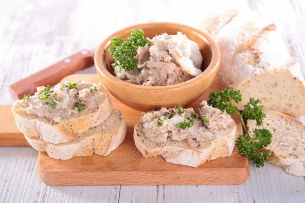 Meat pate on bread — Stock Photo, Image