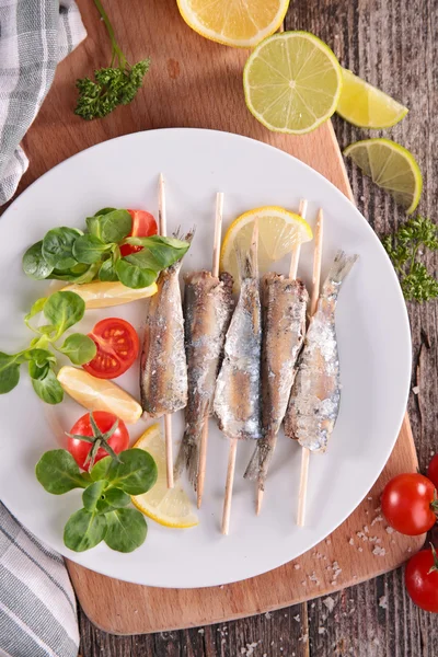 Kleine gegrillte Fische — Stockfoto