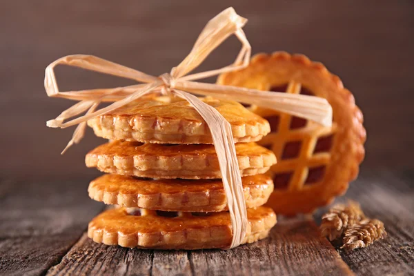 Schöne Kekse mit Marmelade — Stockfoto