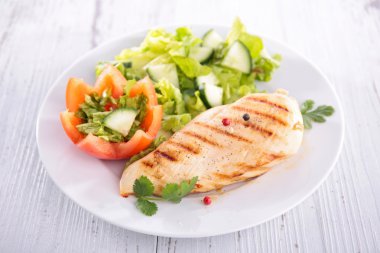 tavuk göğsü ve salata