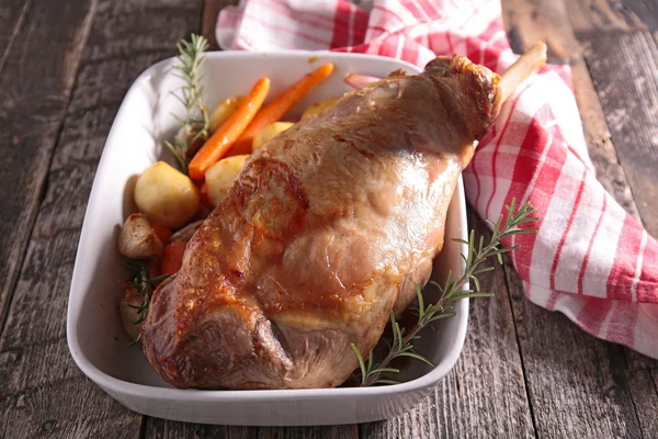 Lamb leg and vegetables — Stock Photo, Image