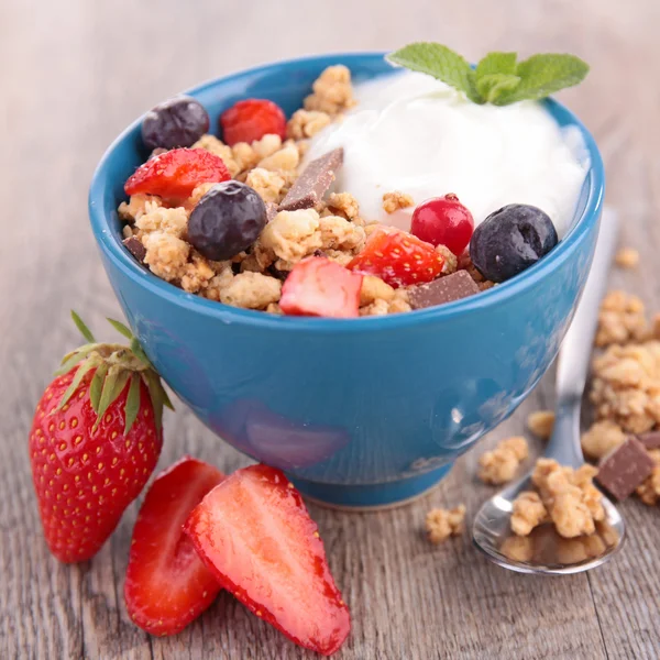 Cuenco de muesli con bayas — Foto de Stock