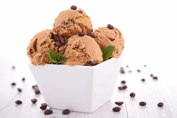 Bolas de helado con café —  Fotos de Stock