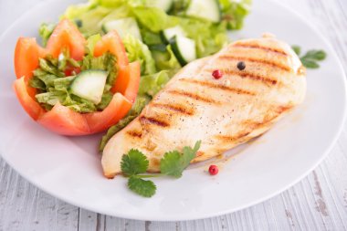 tavuk göğsü ve salata