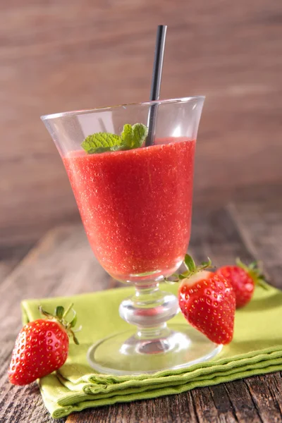 Fresh strawberry juice — Stock Photo, Image