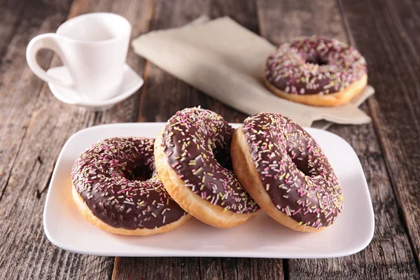 Donuts und Kaffeetasse — Stockfoto