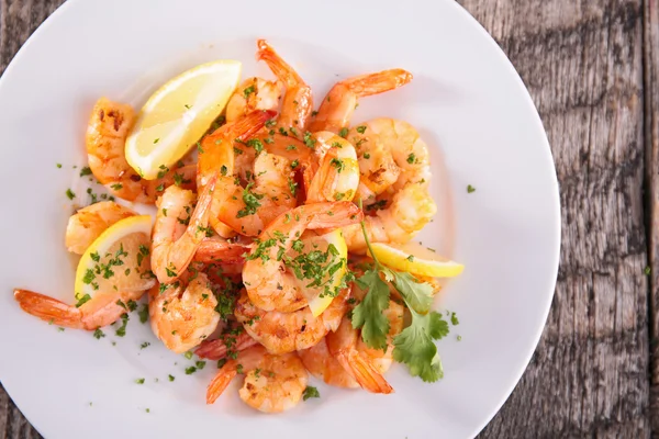 Fried shrimp with parsley — Stock Photo, Image