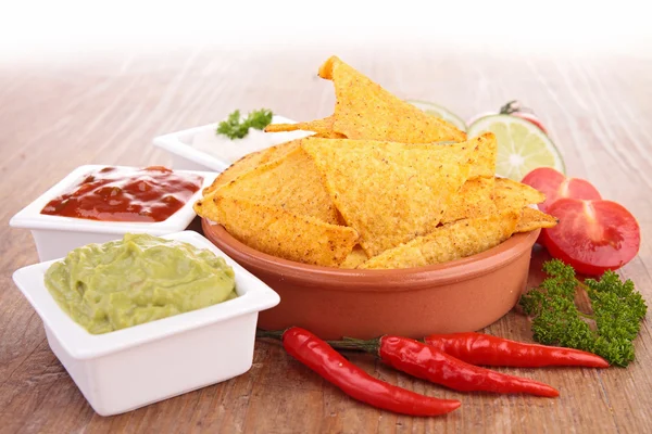 Tortilla chip en dips — Stockfoto