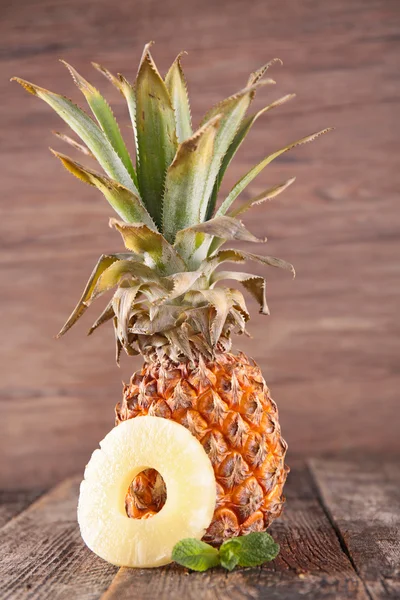 Pięknym tropikalnym ananas — Zdjęcie stockowe