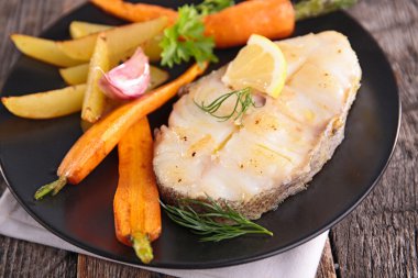 ızgara balık ve sebze