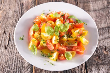 taze domates salatası