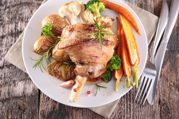 Grilled lamb and carrot — Stock Photo, Image