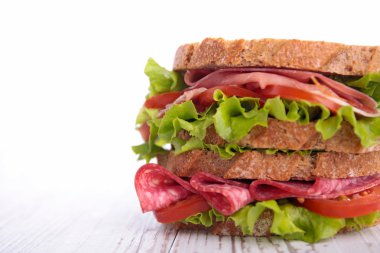 Jambon ve salata sandviç