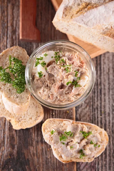 Meat pate on bread — Stock Photo, Image