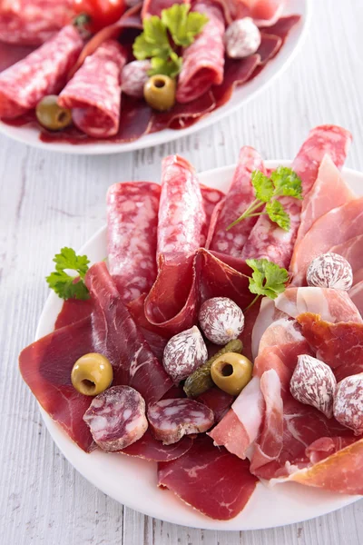 Salsicha, salame, bacon e outras carnes — Fotografia de Stock