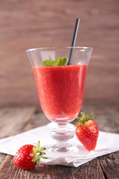 Fresh strawberry juice — Stock Photo, Image