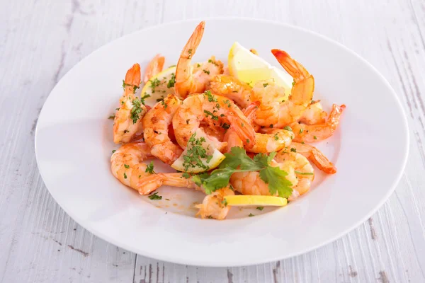 Fried shrimp with parsley — Stock Photo, Image