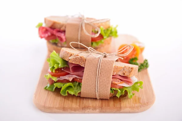 Sanduíche com presunto e salada — Fotografia de Stock