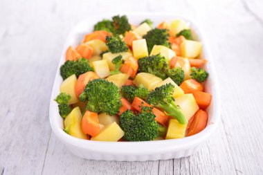 Brokoli, havuç ve patates