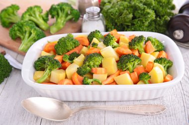 Brokoli, havuç ve patates