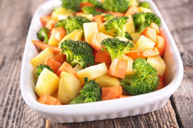 Brokoli, havuç ve patates