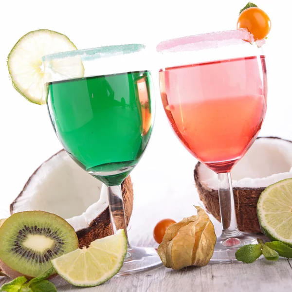 Cocktail drinks with fruits — Stock Photo, Image