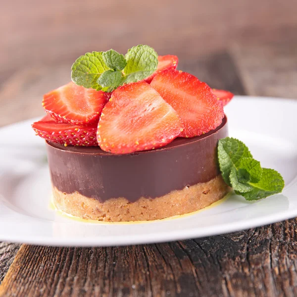 Strawberry and chocolate cake — Stock Photo, Image