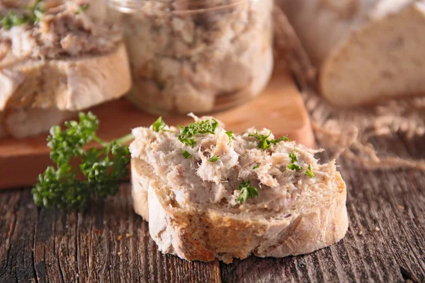 Meat spread and bread — Stock Photo, Image