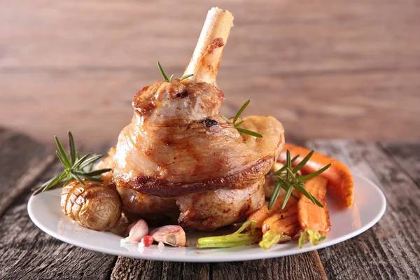 Roasted lamb meat and vegetables — Stock Photo, Image