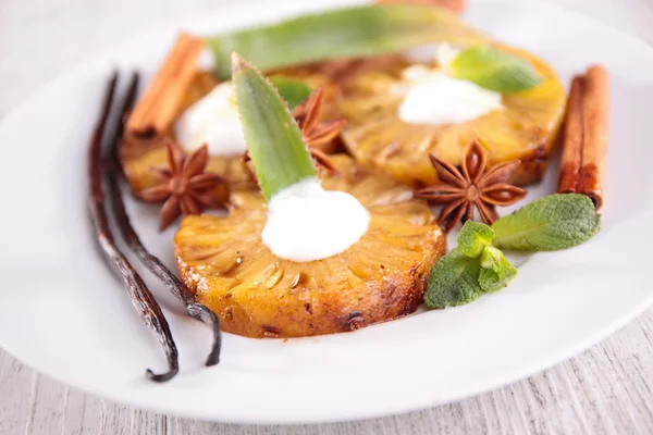 Sliced pineapple dessert — Stock Photo, Image
