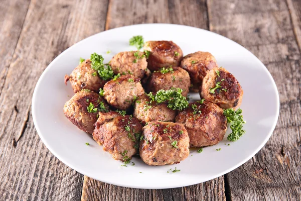 Polpette in piatto bianco — Foto Stock