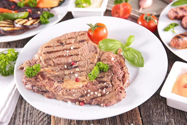 Grilled beef in white plate — Stock Photo, Image