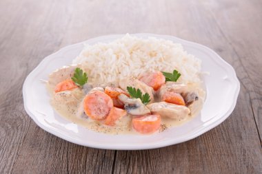 Blanquette yemek masaya servis