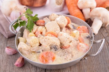 Blanquette yemek masaya servis