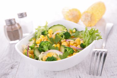 Vitaminli taze salata.