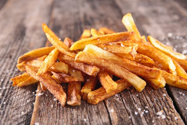 Pommes frites på trä — Stockfoto