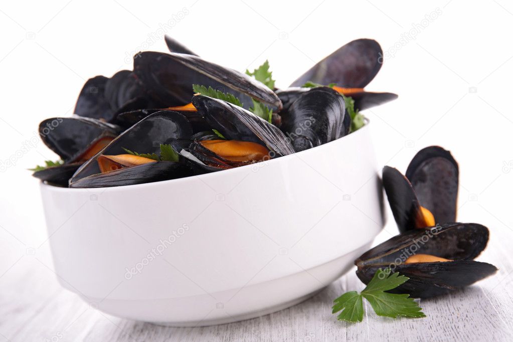 Bowl with fresh mussels