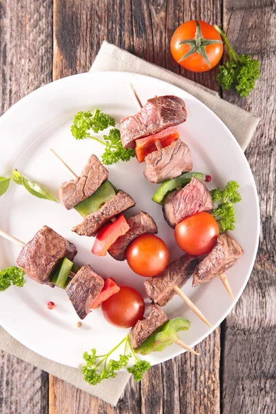 Carne y hortalizas a la parrilla — Foto de Stock