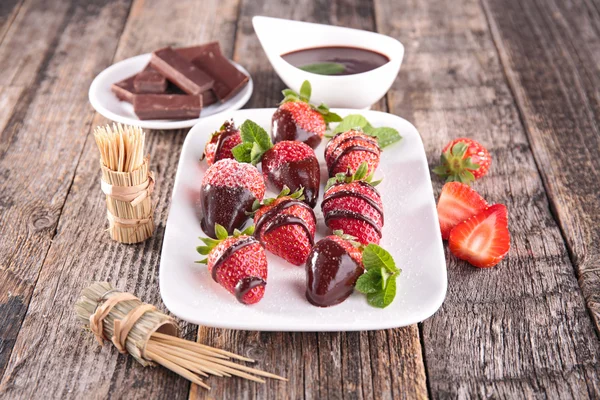 Strawberry and chocolate sauce — 图库照片