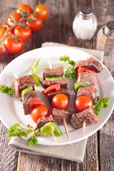 Grilled meat and vegetables — Stock Photo, Image