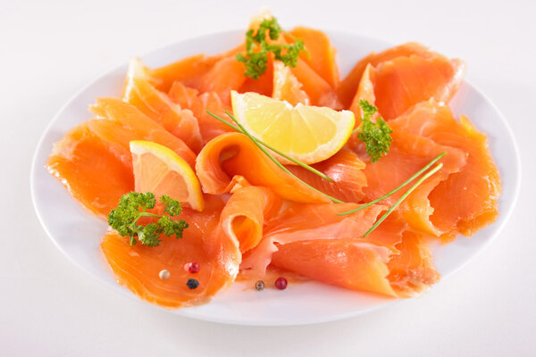 Smoked salmon with lemon and parsley