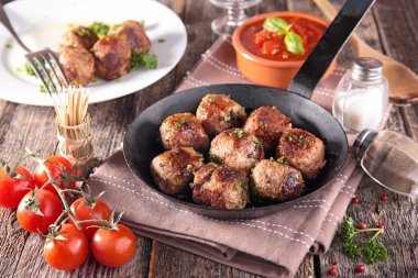 Tavada ızgara köfte