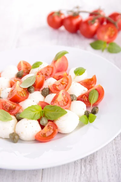 Salade de tomates à la mozzarella — Photo