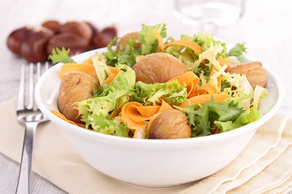 Salát s mrkví a kaštany — Stock fotografie
