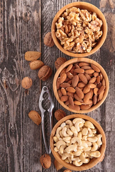 Misky různých ořechů — Stock fotografie