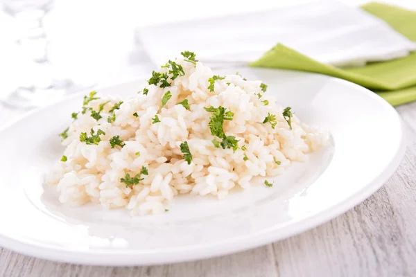 Arroz con perejil en plato —  Fotos de Stock