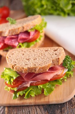 İki lezzetli sandviçler