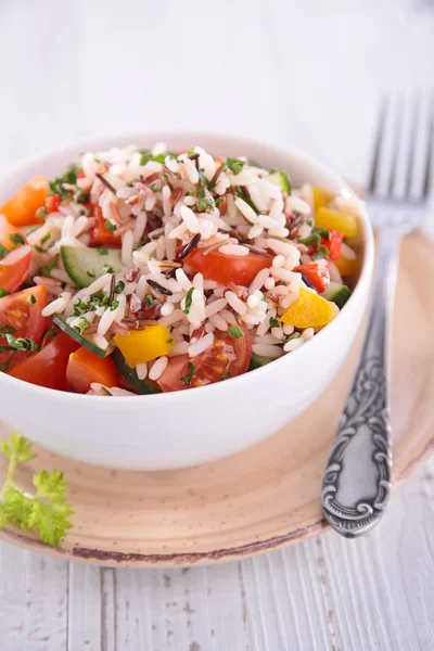 Reissalat mit Gemüse — Stockfoto