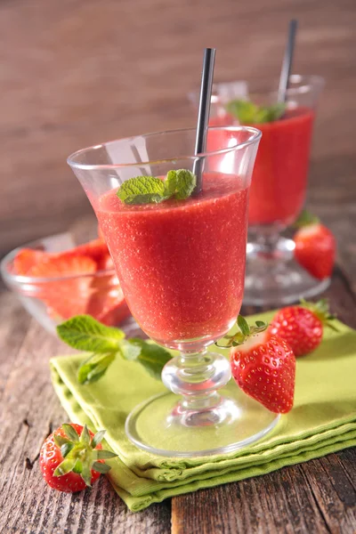 Färska jordgubbar juice — Stockfoto