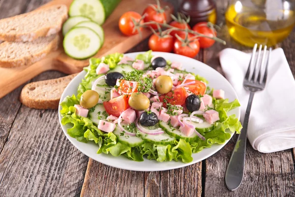 Fresh salad with vegetables — Stock Photo, Image